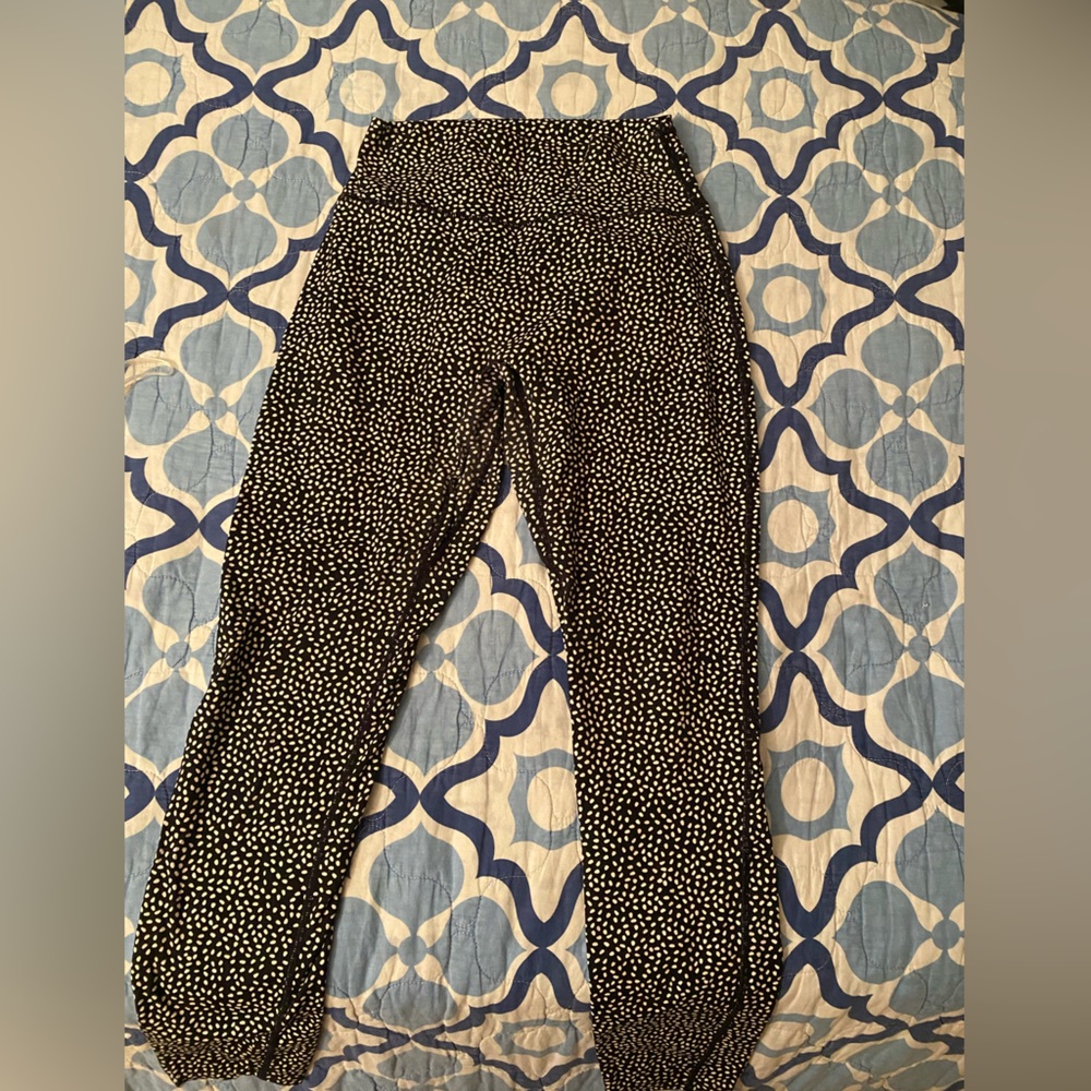 Spotted gym leggings